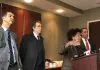 Gina-Falú-hablando-a-la-audiencia-sobre-la-importancia-de-la-instrucción-escolar-con-inclusión
