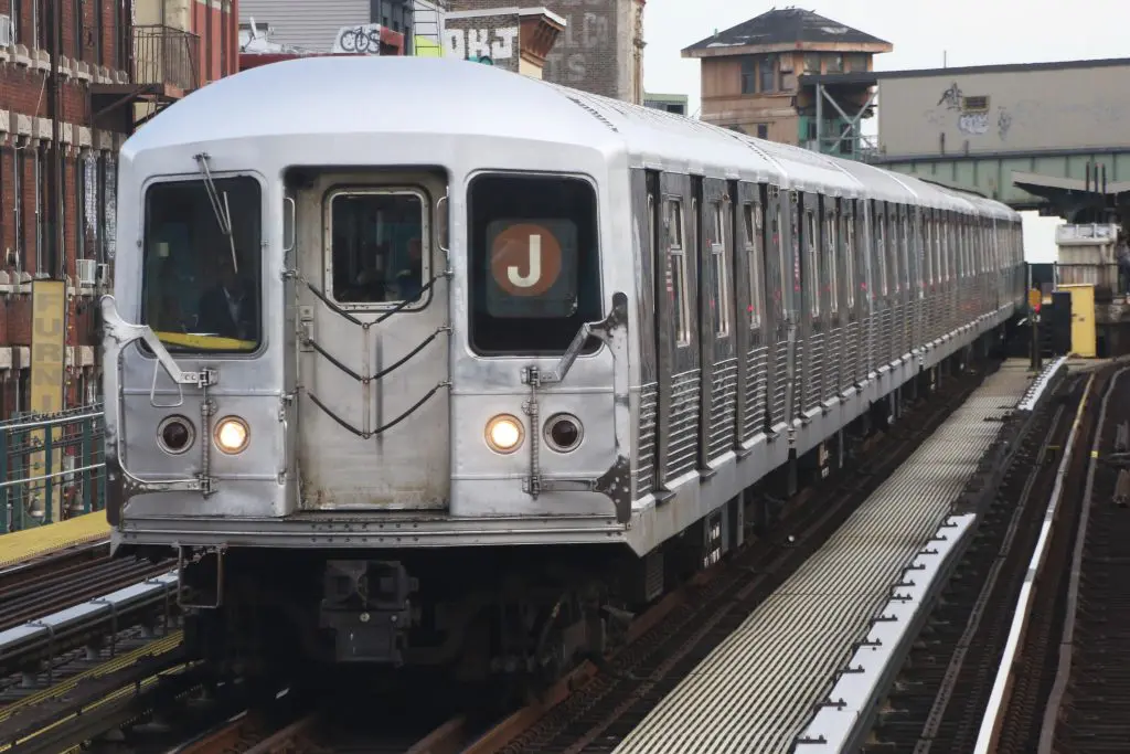 La MTA prepara servicio nocturno para usuarios fuera de Manhattan.