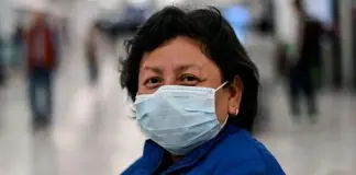 Personas se cuidan y protegen del virus en las vías públicas.