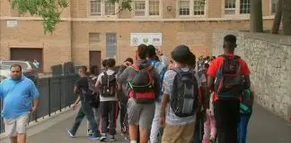 Alumnos de las escuelas de la ciudad de Nueva York, estudiarían de manera remota desde sus casas.