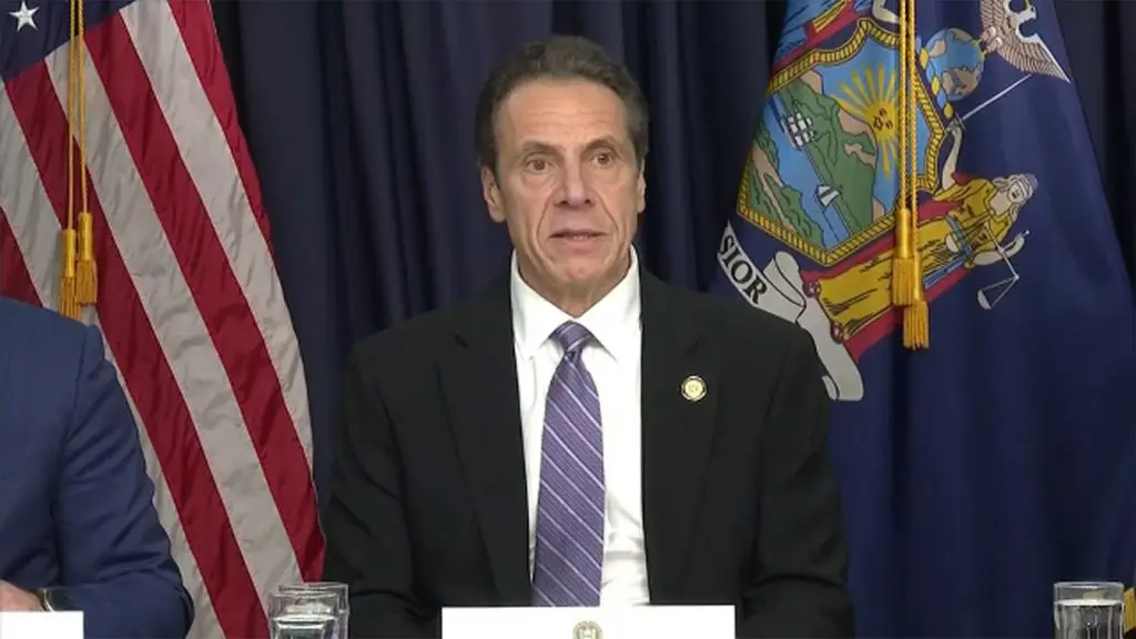 El gobernador Andrew Cuomo anunció el viernes el aumento radical de las restricciones al movimiento en Nueva York.