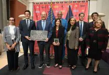 Hochul ofrece tributo a Hispanos