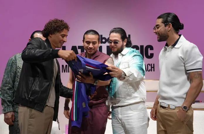 Ochoa y Fuerza Regida se unen para apoyar a latinos en EE.UU.