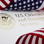 La Oficina de Inmigración y Servicios de Ciudadania posterga atención al público.