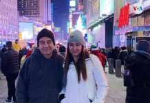 Hispano Se Recupera De Coronavirus En Nueva York Yomber Guzman con su esposa Liliana en Nueva York antes de la pandemia - Foto cortesia de la familia - VOA