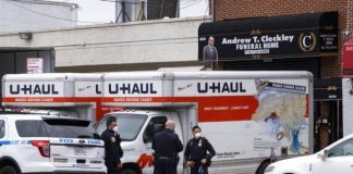 Camiones de mudanza fueron encontrados escondiendo a los restos de más de 50 fallecidos por COVID 19.