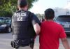 Juez federal impide arrestos a ICE