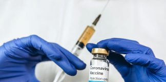 Johnson & Johnson prepara vacuna contra COVID-19