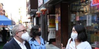 El contralor de la ciudad de Nueva York, Scott Stringer presenta un informe sobre faltas graves en el Departamento de Edificios de NYC