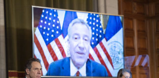 El gobernador Andrew Cuomo anuncia junto al alcalde Bill de Blasio, la pronta llegada de vacunas para NYC.