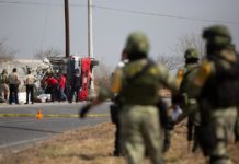 11 muertos al chocar un autobús y un camión cargado de combustible en México