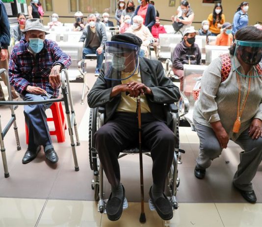 Uno de cada cinco hispanos mayores carece de seguro médico