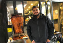 Alejo Sánchez, de padres mexicano, que administra Taco Mix, ubicado en la Calle 116,_