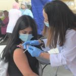 Exhortan a niños y adultos vacunarse contra Covid 19