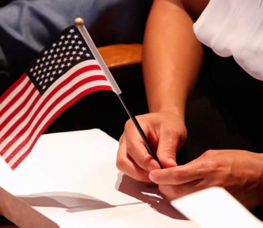 USCIS anuncia $10 millones para promover la ciudadanía