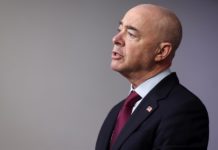 EEUU finaliza programa que enviaba a solicitantes de asilo a México