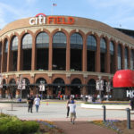 El Citi Field, estadio de los Mets de Nueva York, ha sido habilitado como centro de vacunación y ha logrado un alto récord de neoyorquinos vacunados. Foto: Richiek
