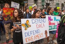 Gobierno de Biden presenta nueva versión de DACA para “preservar” el programa Activistas que defienden a los inmigrantes, durante la campaña inicial a favor de la ley ejecutiva DACA.