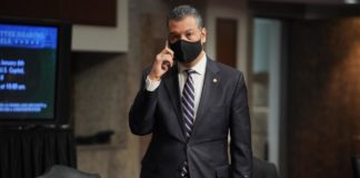 Proyecto de ley que elimina las barreras para obtener la ciudadanía