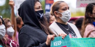 Varios activistas pro inmigrantes se reúnen en un mitin cerca de la Casa Blanca en Washington, DC EFE