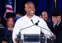 Alcalde electo Eric Adams anuncia su equipo transición