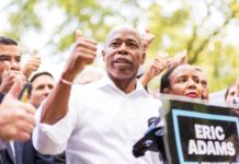 El candidato demócrata a la alcaldía de Nueva York, Eric Adams (C). EFE proximo alcalde