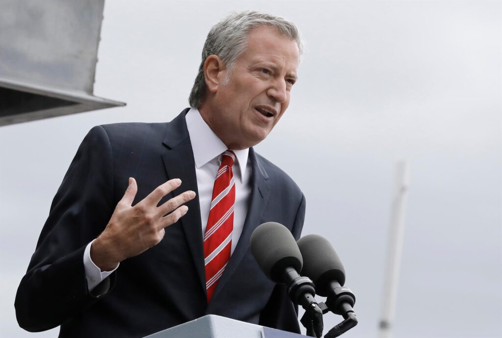 Nueva York impone la vacuna al sector privado