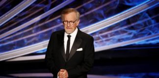 Steven Spielberg no subtitula el español en "West Side Story" por "respeto"