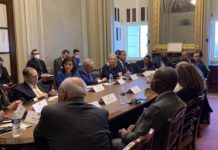 Gobernadora de Nueva York pide que se vacunen con el “refuerzo” Gobernadora de Nueva York pide que se vacunen con el “refuerzo”