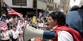 "No nos rendiremos hasta lograr senda a la ciudadanía", advierten inmigrantes