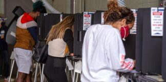 Los votantes hispanos no se identifican con el término "latinx"