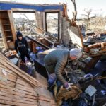 Prosigue búsqueda del más de centenar de desaparecidos por tornados en EEUU