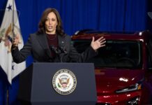Kamala Harris pide a Giammattei combatir la corrupción en Guatemala