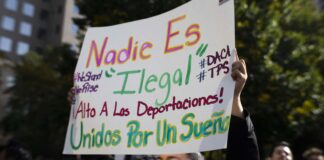 Los activistas de Make the Road NY en campaña a favor de las minorías en Nueva York,.