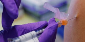 Aprueban la dosis de refuerzo de Pfizer para los niños de 12 a 15 años