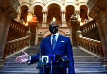 Adams pide en Albany modificar la reforma de la fianza