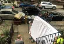 Derrotan a propietario de edificio que desalojaba a inquillinos pobres Uno de los inquilinos que fue desalojado por el propietario de Brooklyn que ahora debe entregar la propiedad a la ciudad de Nueva York para ser dedicada a apartamentos de renta asequible.