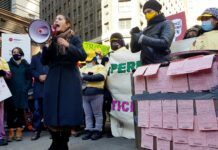 La senadora Jessica Ramos apoya la campaña de Street Vendors.