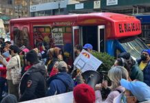 Bus inicia marcha con trabajadores excluidos