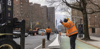 DOT instala barreras de concreto para proteger ciclistas