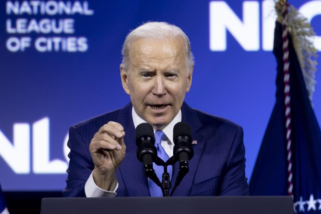 EEUU refuerza ayuda a Ucrania con 13.600 millones de dólares