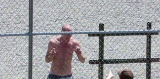 Acusan a dos oficiales de Rikers de aceptar sobornos