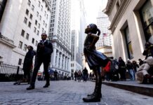 La "Niña sin miedo" seguirá frente a Wall Street