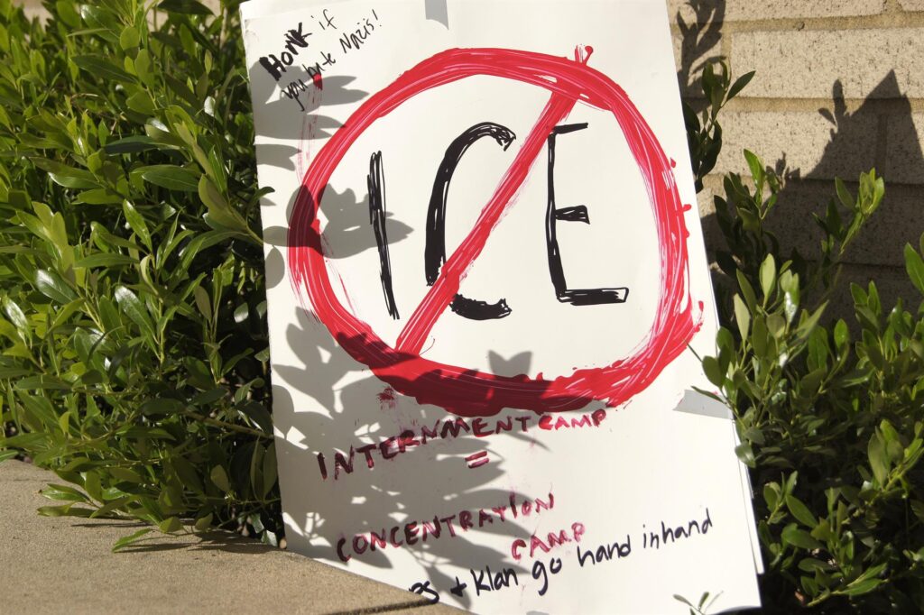 Instruyen a fiscales del ICE a evaluar cierre de ciertos casos de deportación