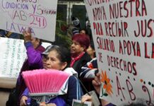 Empleadas domésticas en una protesta en California. EFE