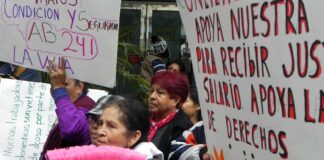 Empleadas domésticas en una protesta en California. EFE