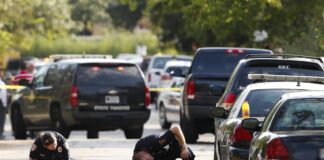 policía investigan la escena del crimen de un tiroteo EFE