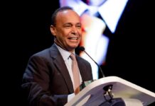 Excongresista Gutiérrez quiere ciudadanía para un millón de inmigrantes