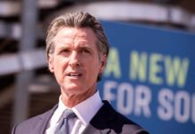 Urgen al Senado de California terminar transferencia de reos al ICE