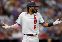 Tatis enfrenta primer picheo tras operación